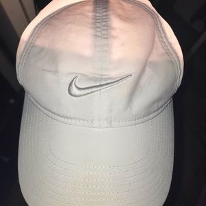 Nike Dri-Fit Legacy91 White Hat Baseball Cap ✔️